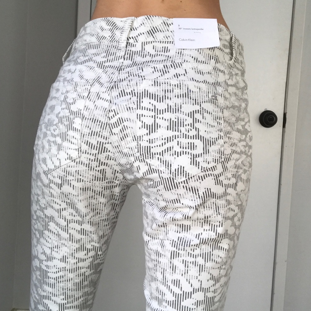 size 2 Calvin Klein skinny jeans new with tags !